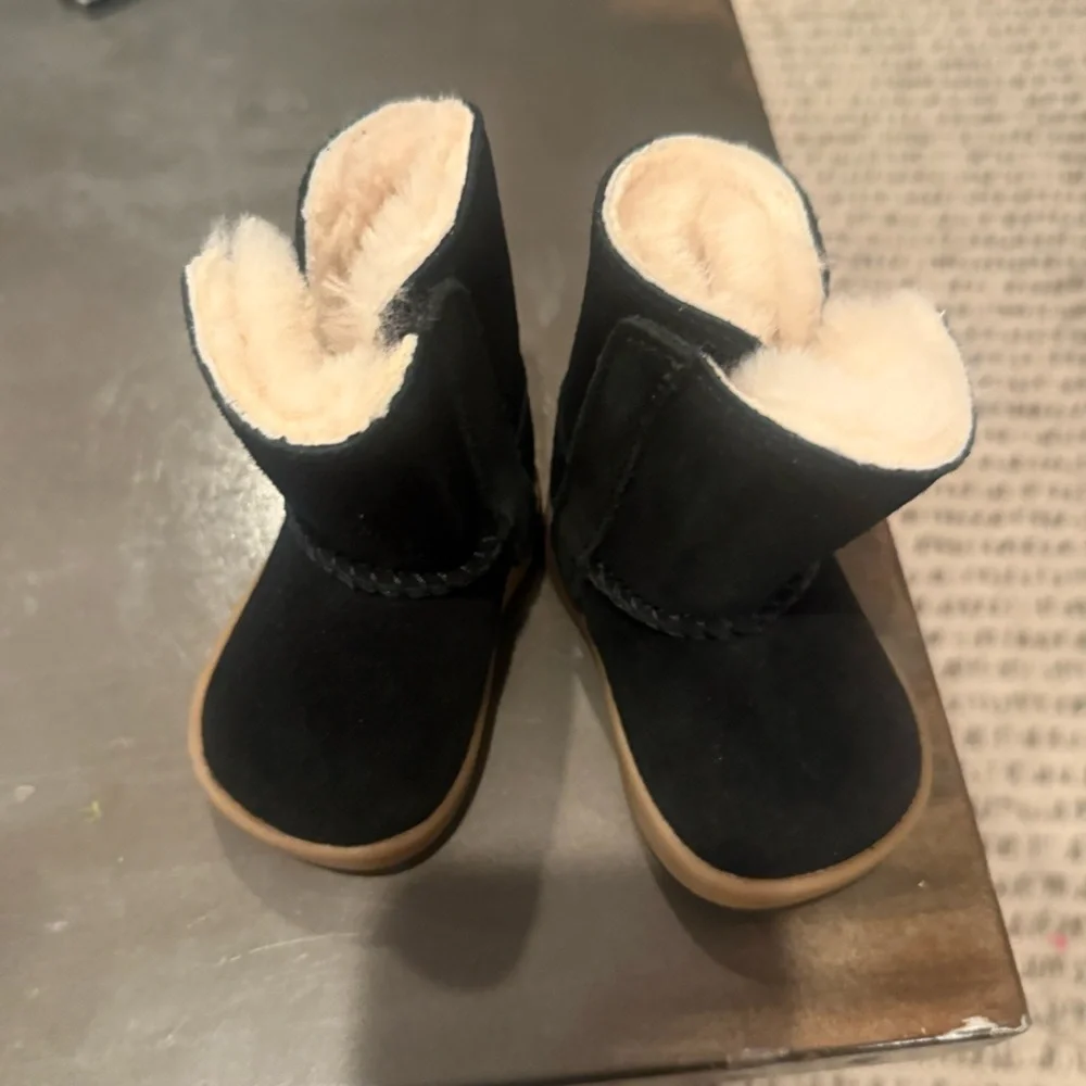 Baby Newborn UGG Keelan Black Suede Fur Crib Boots  Size 0/1  0-6 month, NWOT